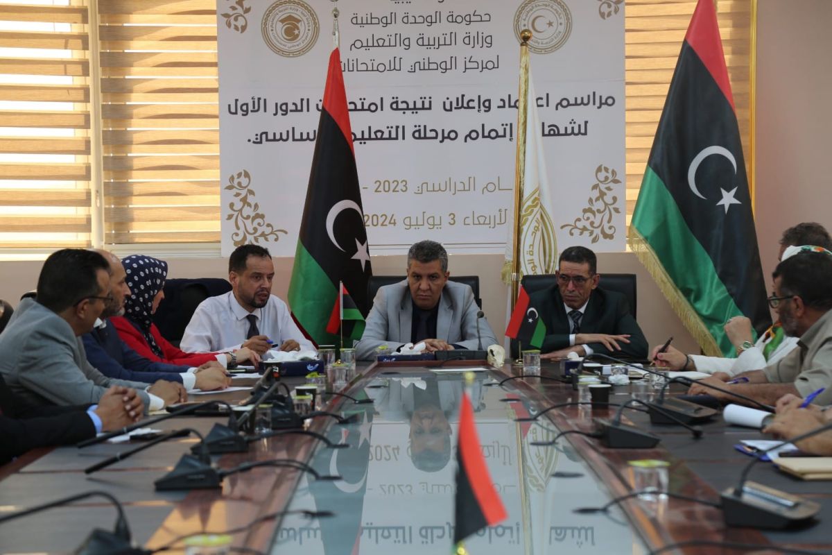 الوزير يجتمع باللجنة العليا لامتحانات شهادة إتمام مرحلة التّعليم الثانوي - وزارة التربية والتعليم الوزير يجتمع باللجنة العليا لامتحانات شهادة إتمام مرحلة التّعليم الثانوي