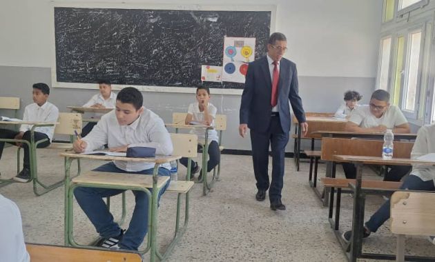 مستشار ومدير مكتب الوزير يتابع سير الامتحانات بمراقبتي التربية والتعليم قصر بن غشير وعين زارة