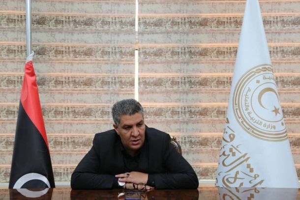 خِلال اِجتماعه مع وكلاء الوزارَة ومركز المناهِج ومصلحة المرافق .. الوزير يُتابع جُهود دعم المناطق المتضرِّرة - وزارة التربية والتعليم خِلال اِجتماعه مع وكلاء الوزارَة ومركز المناهِج ومصلحة المرافق .. الوزير يُتابع جُهود دعم المناطق المتضرِّرة