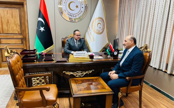 الوزير يعقد اجتماعاً بمدير مصلحة التفتيش والتوجيه التربوي لمتابعة سير العملية التعليمية