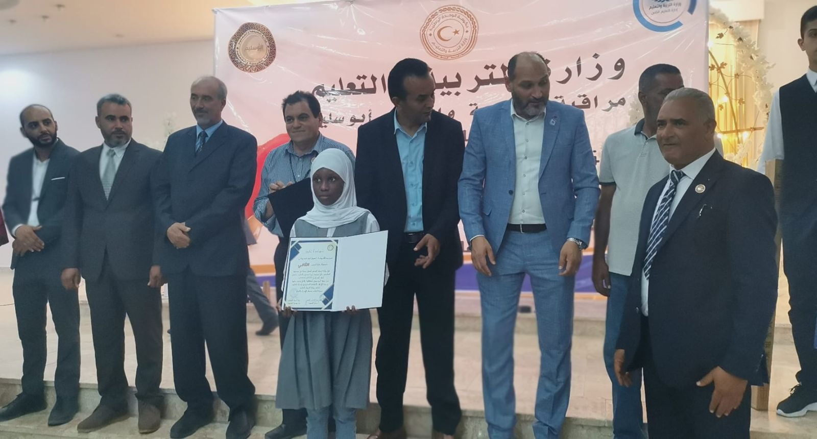 تَكرِيم الفَائِزين في مُسابقة الرّسام الصّغير بمدارس التعليم الخاص - وزارة التربية والتعليم تَكرِيم الفَائِزين في مُسابقة الرّسام الصّغير بمدارس التعليم الخاص