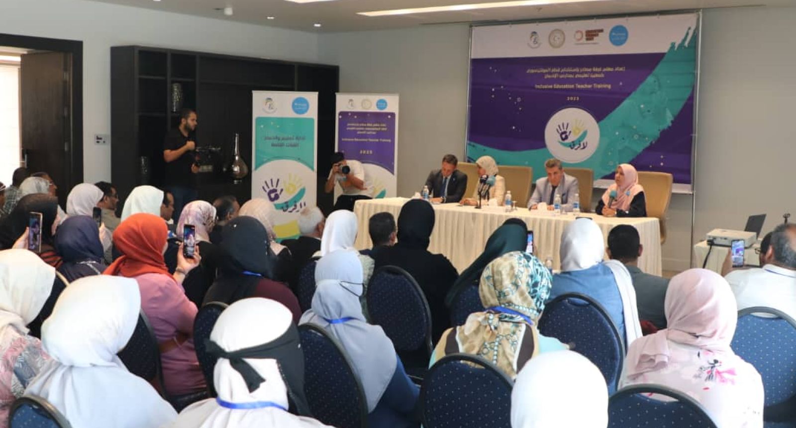 وزير التربية والتعليم يُدشن الدورة التدريبية لإعداد معلمي غرفة المصادر "المونتيسوري"