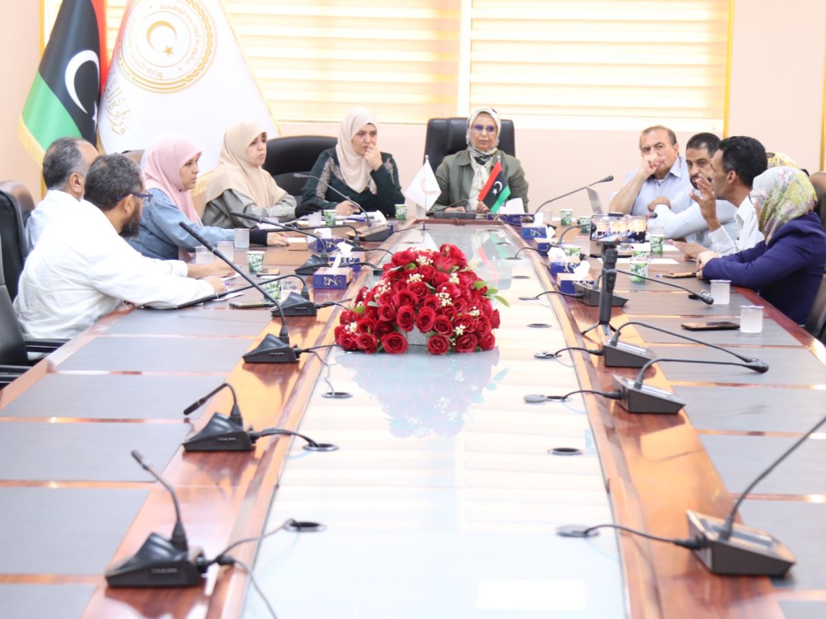 خلال اجتماعها اليوم .. إدارة الخدمة الاجتماعية والصحة المدرسية بالوزارة تستعد لإنطلاق فعاليات ملتقى الأخصائيين الاجتماعيين الأول، وتستعرض آليات تنفيذ مبادرة "طريقك اختيارك" - وزارة التربية والتعليم خلال اجتماعها اليوم .. إدارة الخدمة الاجتماعية والصحة المدرسية بالوزارة تستعد لإنطلاق فعاليات ملتقى الأخصائيين الاجتماعيين الأول، وتستعرض آليات تنفيذ مبادرة "طريقك اختيارك"