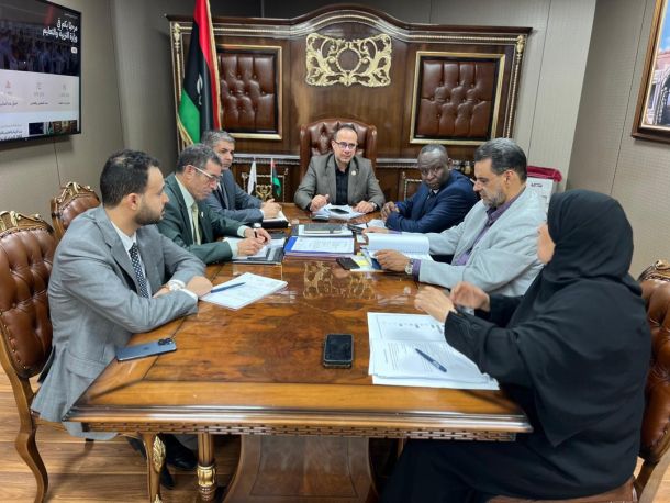الوزير يعقد اجتماعاً بمدير مصلحة التفتيش والتوجيه التربوي لمتابعة سير العملية التعليمية