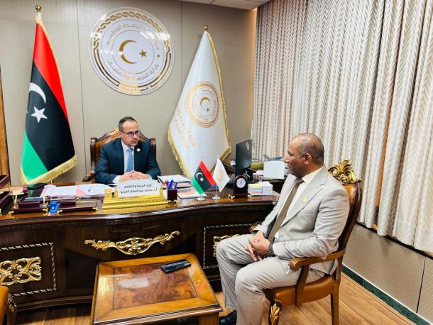 الوزير يعقد اجتماعًا مع مدير إدارة الاحتياط العام - وزارة التربية والتعليم الوزير يعقد اجتماعًا مع مدير إدارة الاحتياط العام