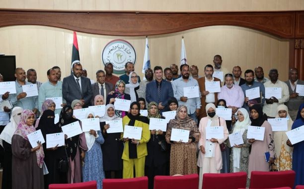 وَزِير التَّربية والتَّعليم يجتمع بِمندوبي شركات طباعة الكتاب المدرسي للعام الدِّراسي المُقبل